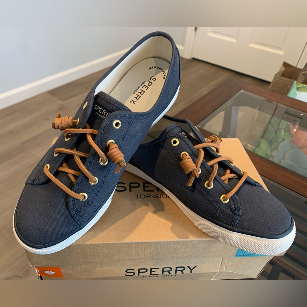 Sperry Seacoast Women’s Navy 9 1/2
Memory Foam Canvas Sneaker Boat Shoe STS90550